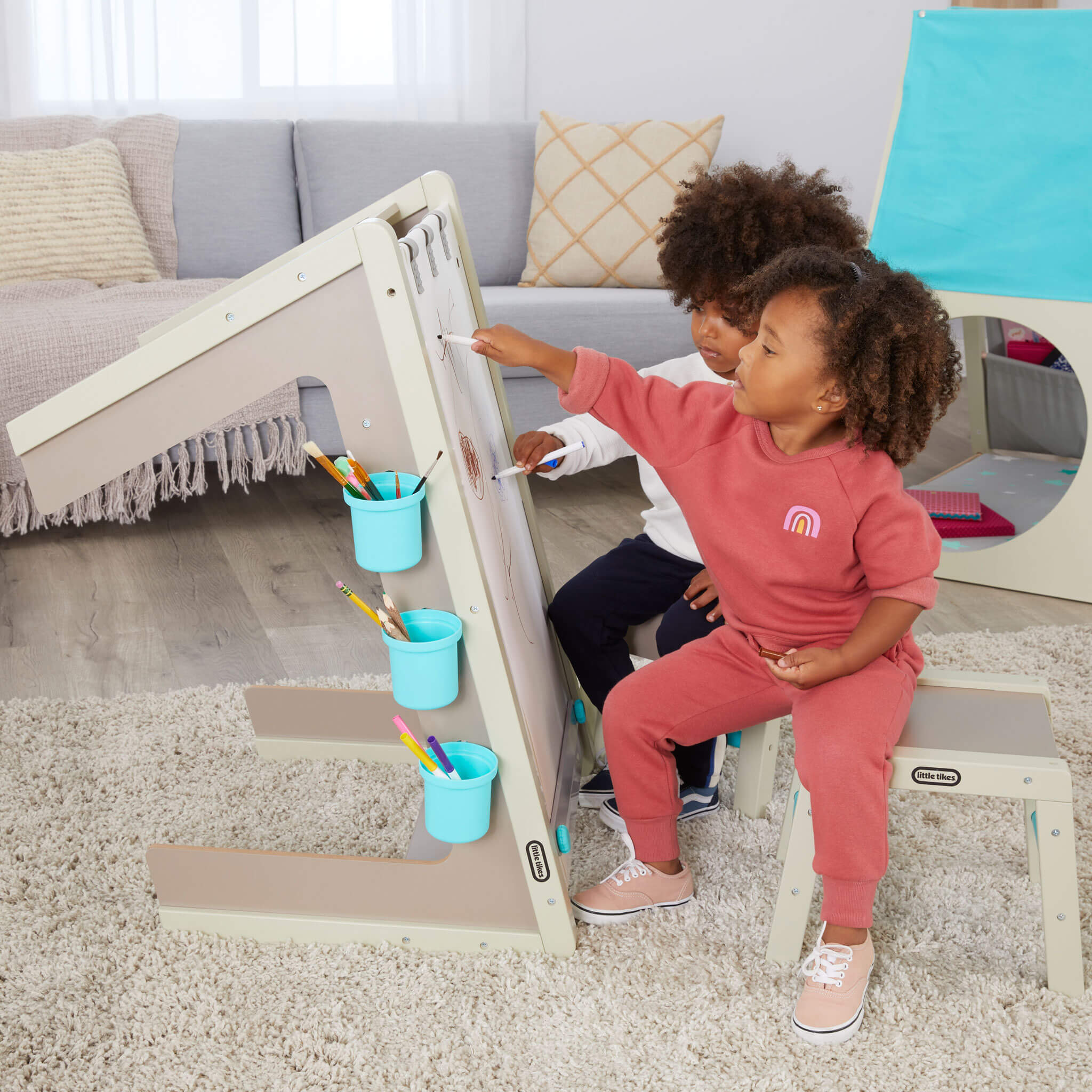 Little Tikes 2-in-1 Easel and Art Table Cup - Image 4