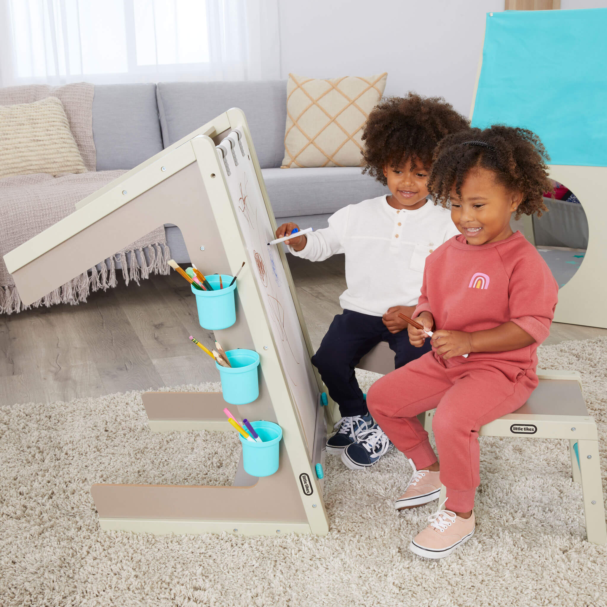 Little Tikes 2-in-1 Easel and Art Table Cup - Image 5
